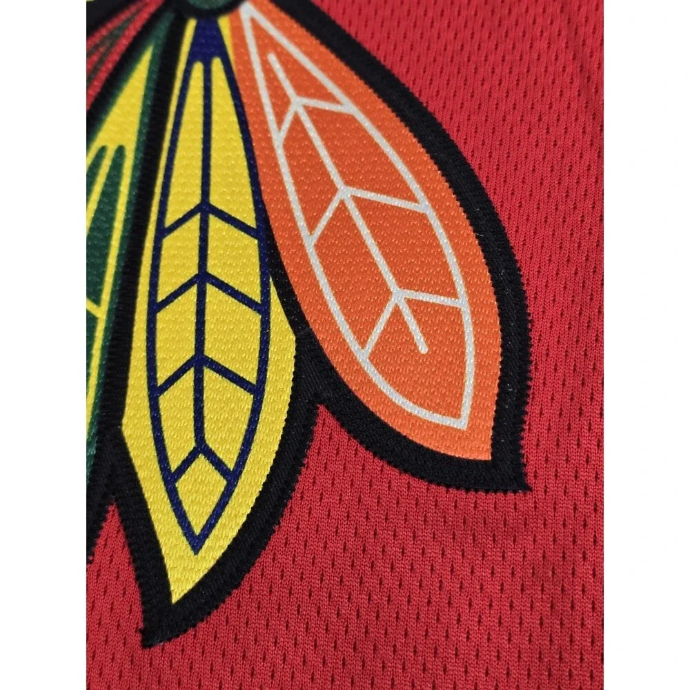 Jonathan Toews Chicago Blackhawks Hockey Jersey C 19 NHL Fanatics Size Medium